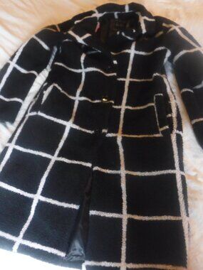 Jessica Simpson Long Lined Black White Winter Coat Jacket Womens Size S/P Pre Ow
